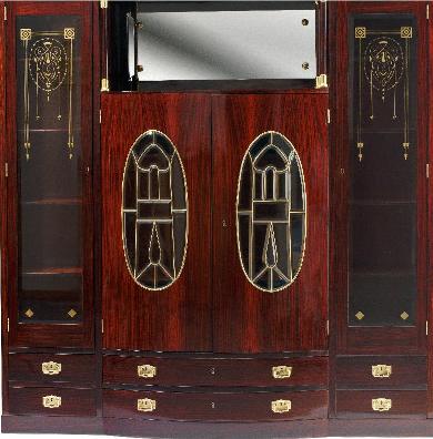 Eleganter Jugendstil-Vitrinenschrank.