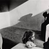 JOSEF KOUDELKA (*1938) Portugal, 1976 © OstLicht Photo Auction 36,8 x 56,3 cm Preis: 16.800 €