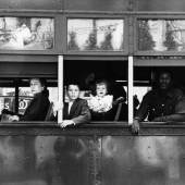 Trolley – New Orleans, 1956, a.d.S. The Americans © Robert Frank . Courtesy Sammlung Fotostiftung Schweiz, Winterthur und Schweizerische Eidgenossenschaft, Bundesamt für Kultur, Bern