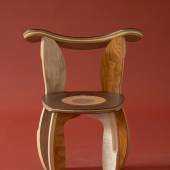 Martino Gamper, Sitzung, 59, 2023, Alpi Veneer, 82,5 x 67,5 x 50 cm. Courtesy Galleria Franco Noero.