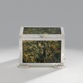 Seltene Kassette von Josef Hoffmann Silber, innen vergoldet, Moosachat. ￼H 12, B 16,9, T 11,2 cm ￼Schätzpreis € 200 / 250.000
