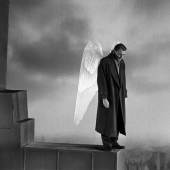 Wim Wenders StiftungWings of Desire, Berlin 1987Outside/Day – Gedächtniskirche, Bruno Ganz© Wim Wenders Stiftung, Argos Films / Courtesy Johanna Breede