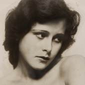 TRUDE FLEISCHMANN (1895–1990) Hedy Lamarr, Wien 1931 Vintage Silber Print 21,5 x 16,5 cm Schätzpreis: € 2.000 – 2.500