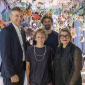 Eröffnung der Installation Archiv der Blüten im Swarovski Kristallwelten Store Wien: MAK Generaldirektorin Lilli Hollein (re.) und Stefan Isser (Geschäftsführer der D. Swarovski Tourism Services GmbH, li.) mit Katharina Mischer und Thomas Traxler (mischer'traxler studio). © Swarovski Kristallwelten