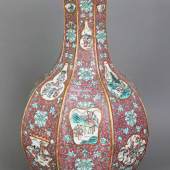  Lot 6 Chinesische Porzellanvase  Starting price: €3,500 Estimate: €7,000 