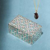 A La Vieille Russie, Inc (stand 110), Carl Fabergé (1846-1920)  Miniature egg pendant and table box 