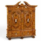 Barock Schrank Braunschweig, um 1730 Nussbaum, Elfenbeineinlagen 209x200x73cm Schätzpreis: 15.000 – 20.000 Euro 