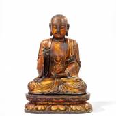 Buddha. Holz mit vergoldeter Lackfassung. 18. Jh. H gesamt 84 cm Schätzpreis € 60/80.000