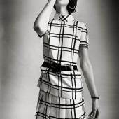 Modeaufnahme, Modell von Couturier André Courrèges, 1968. © Foto Skrein