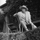 Otto Dix vor seinen Haus