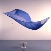  Hans Haacke, Blue Sail, 1964–1965  Courtesy der Künstler und Paula Cooper Gallery, New York © Hans Haacke / Artists Rights Society (ARS), New York / Bildrecht, Wien 2024. Foto: Wolfgang Neeb 