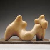 Barbara Hepworth, Large and Small Form, 1934, weisser Alabaster, 24.80 × 44.50 × 23.90 cm, The Pier Art Centre, Stromness, Orkney, Gift of Margaret Gardiner, 1979, © Hepworth Estate