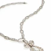 Historisches Diamant-Collier Ca. 300 Diamanten zus. ca. 14,9 Karat | 1 Diamant im Tropfen-Schliff ca. 3,9 Karat Ergebnis: € 39.600