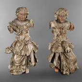 Paar lebensgroße Barockfiguren aus der Schnitzerfamilie Schwanthaler aus Ried im Innkreis, um 1730, Lindenholz geschnitzt und farbig gefasst, Arme und Teile der Füße fehlen, Altersspuren, H je 140 cm. Aufrufpreis:	6.000 EUR