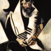  Marc Chagall Rabbiner in Schwarz-Weiß (Der betende Jude), 1914–1922 104 x 84 cm, Öl auf Leinwand Fondazione Musei Civici di Venezia, Galleria Internazionale d′Arte Moderna di Ca’ Pesaro © Bildrecht, Wien 2024