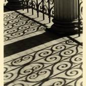 Park Sanssouci, Friedenskirche, Schattenspiel eines Gitters

© Max Baur Archiv 