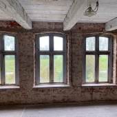 Historische Fenster am Gutshaus in Krummendeich * Foto: Petra Schlecht