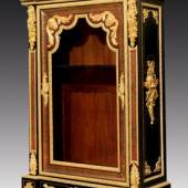 PRUNKVOLLE BOULLE-VITRINE Louis-Philippe, Paris, um 1840/50. Alexandre-Louis Bellangé zugeschrieben. CHF 55 000 / 75 000