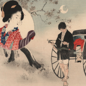 Mizuno Toshikata (1866-1908)  Ein junger Rikschafahrer, schwermütig zu Boden blickend, mit seinem leeren Gefährt unter dem abnehmenden Mond neben einem herbstlich belaubten Baum pausierend. Im runden Einsatzbild eine junge Schönheit - wohl die Geliebte, an die er gerade denkt.  Ohne Titel (Bijin inga kuruma no zu – Die Schönheit und das Rad des Schicksals)