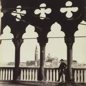Carlo Naya (1816-1882) Blick auf San Giorgio von der Galerie des Dogenpalastes, um 1865 Albuminpapier © Bayerische Staatsgemäldesammlungen / Sammlung Dietmar 