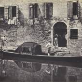  Domenico Bresolin (1813-1900) Gondel vor einer Hausfassade, um 1851/55 Albuminpapier © Bayerische Staatsgemäldesammlungen / Sammlung Dietmar Siegert