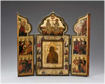 aufklappbares altrussisches Triptychon mit Darstellungen der Mutter Gottes und dem Jesusknaben, der Heiligen Dreifaltigkeit